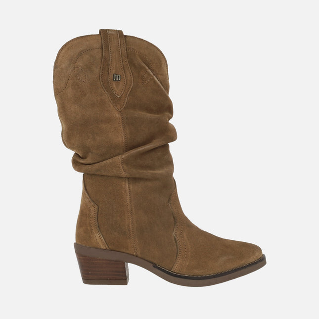 Teo Cowboy boots with wrinkled leg in hazelnut suede