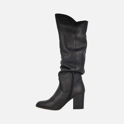 UMA boots in black leather with high heel and wrinkled leg