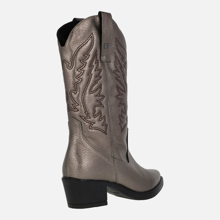 Cowboy leather boots with embroidery