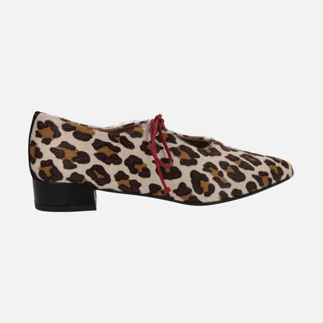 Zapatos animal print leopardo con cordones rojos de piel