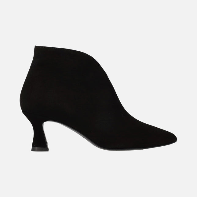 Black suede boots with 6 cms heel