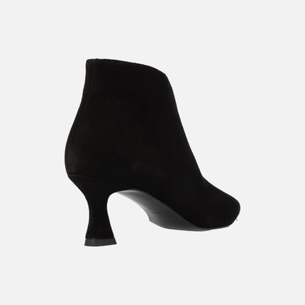 Black suede boots with 6 cms heel