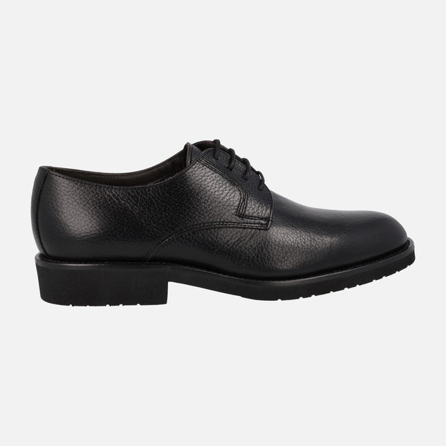 Men's leather shoes with laces and waterproof membrane