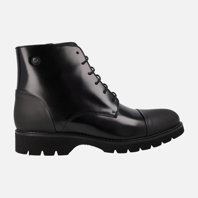Men's lace-up ankle boots in black antik with matte heel and toe