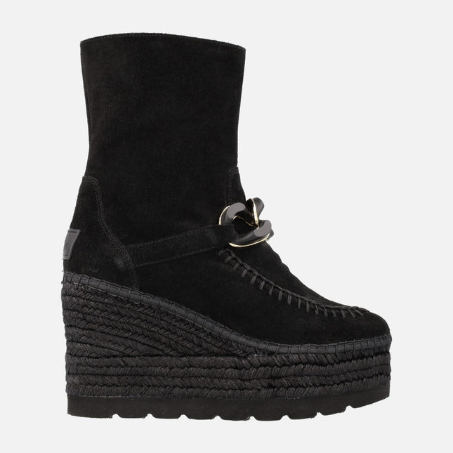 Women's suede boots with chain detail and yute platform