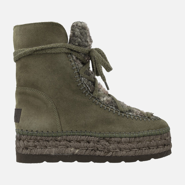 Suede boots with yute platform