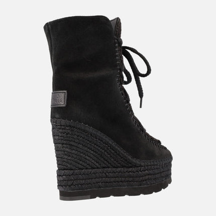 Suede boots with high yute wedge and sheep top