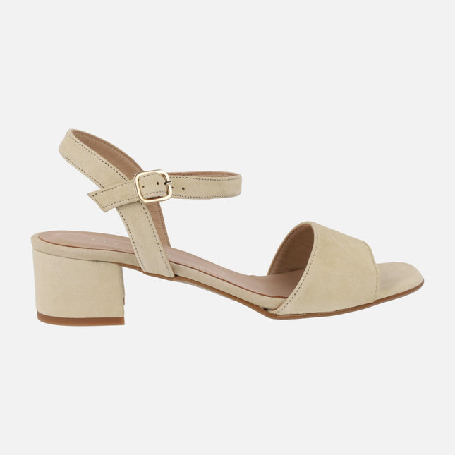 Suede sandals with low heel and ankle bracelet