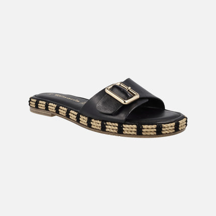 Leather sandals with buckle and raffia floor