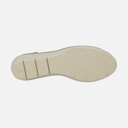Sandalias cerradas en beige con elásticos laterales
