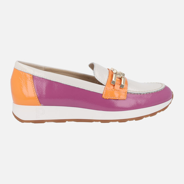 Patent leather tricolor moccasins with metallic chain