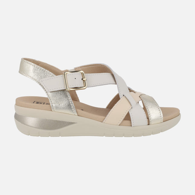 Leather sandals with combined strips and buckle closure