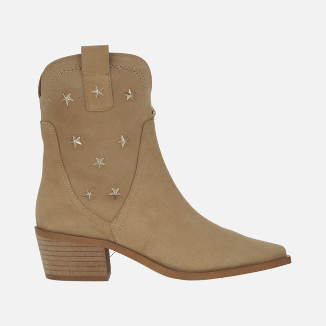 Cowboy camel suede boots with gold stars