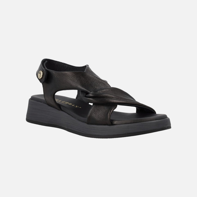 Low leather sandals with velcro closure and knot 