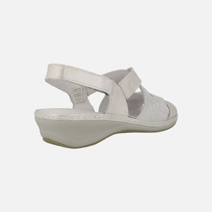 Comfort sandals in combined multi material white