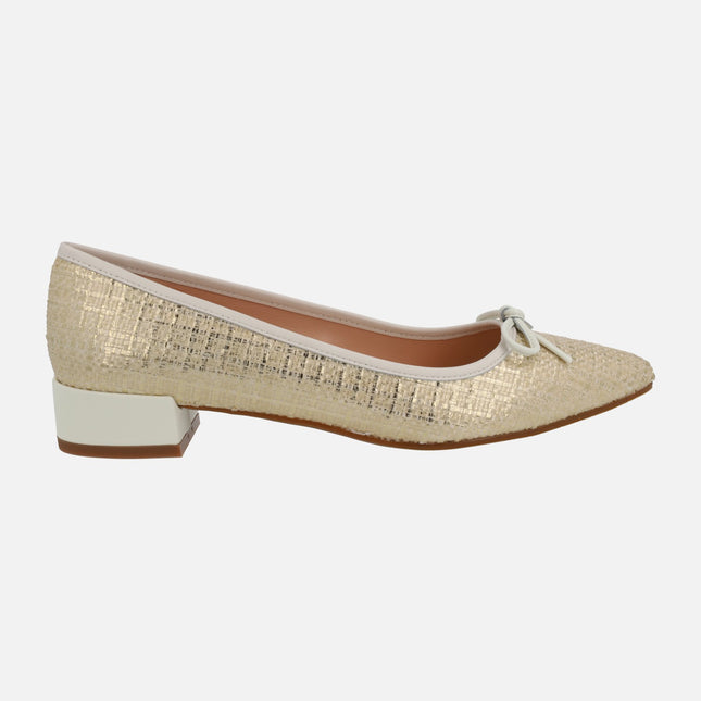 Golden ballerinas with bow and low heel