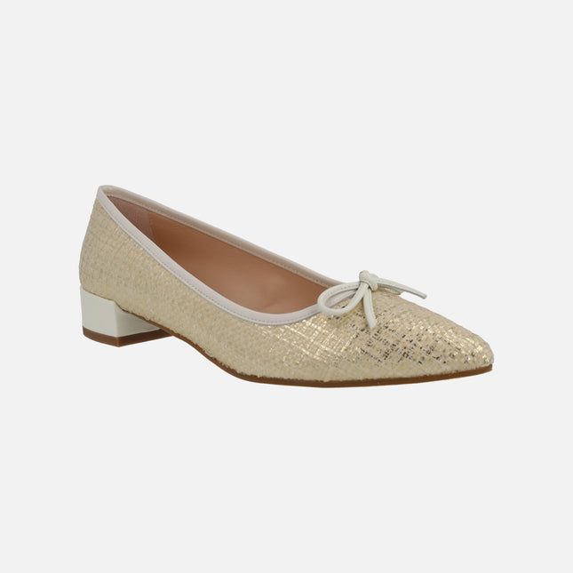 Golden ballerinas with bow and low heel