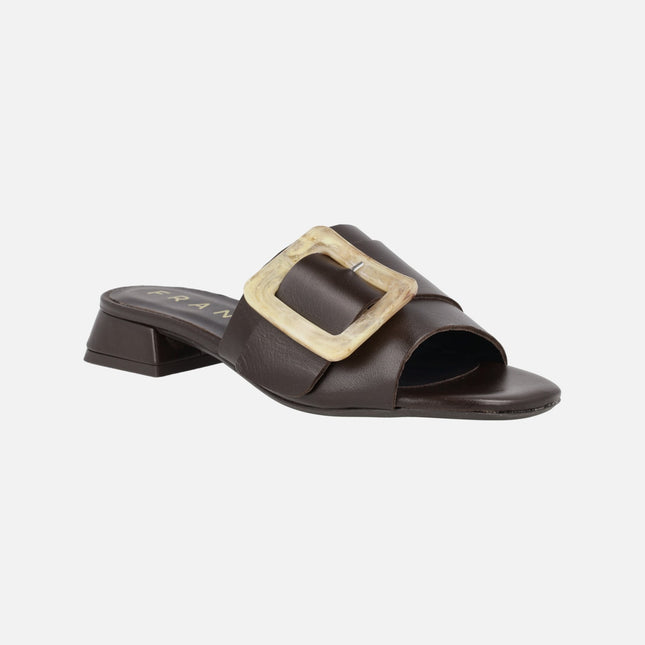 Sandals in dark brown leather with buckle