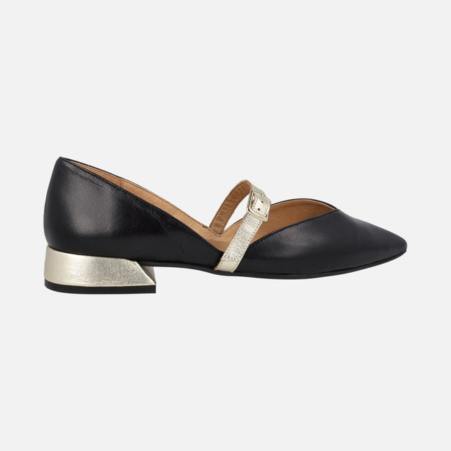 Leather flats with side openings and strip to the instep