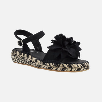 Low espadrilles with flower detail