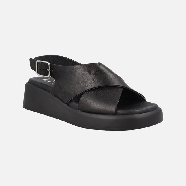 Leather sandals with cross strips and buckle closure