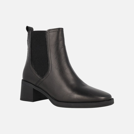 Black leather ankle boots with middle heel and elastic