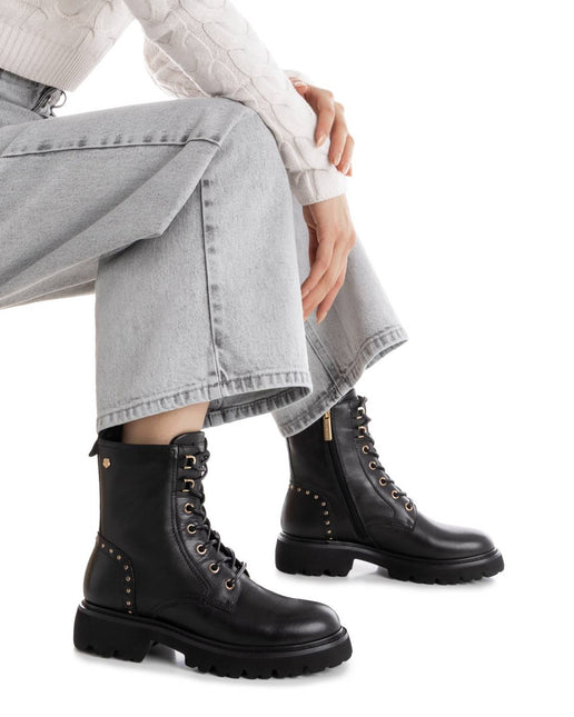 Botines negros de piel con cordones y cremallera