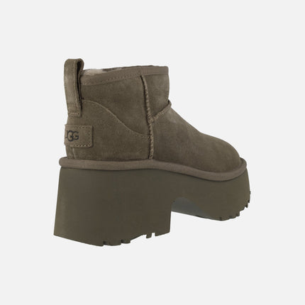 Botines UGG Classic Ultra Mini New heights con tacón