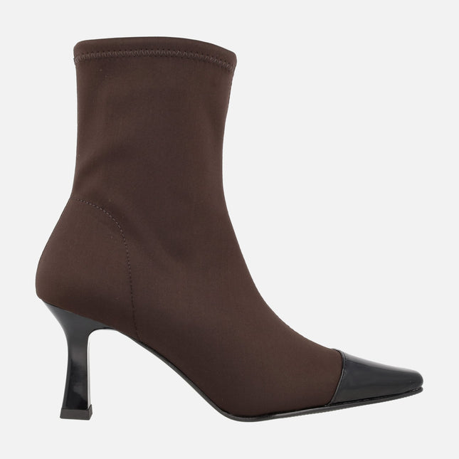 Off heeled booties with sharpened toe and Water Repellent fabric