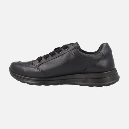 Black leather sneakers with laces and gore-tex membrane