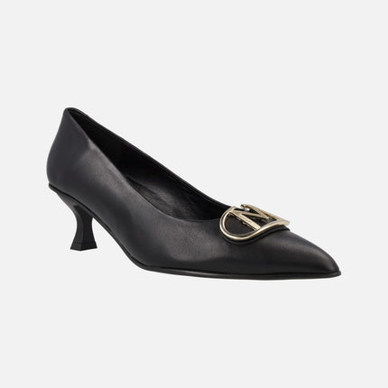 Black leather pumps with metallic ornament