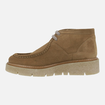 Botines de serraje con cordones estilo Wallabee