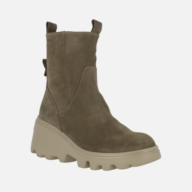 Wondersfly Leeds women's booties in taupe suede