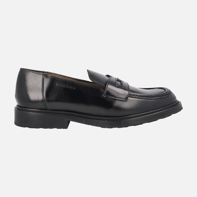 Mocasines negros de piel con antifaz de Wonders