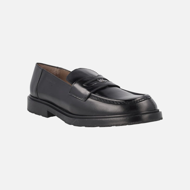 Mocasines negros de piel con antifaz de Wonders