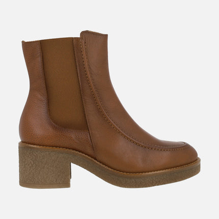 Brown leather boots with elastic and zipper