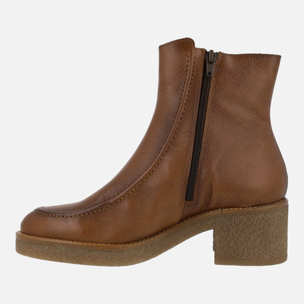 Brown leather boots with elastic and zipper