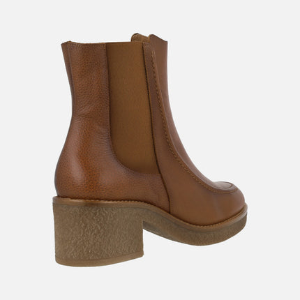 Brown leather boots with elastic and zipper