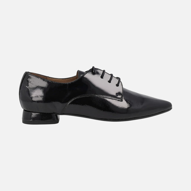 Patent leather Black shoes With laces and sharp toe