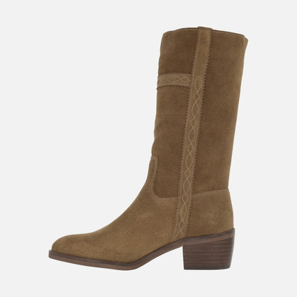 Dakota 476 low heeled boots in brown suede