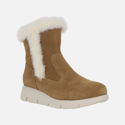 Camel suede boots with beige fur trim