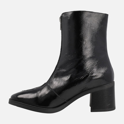 Heeled boots in black patent leather with front zipper