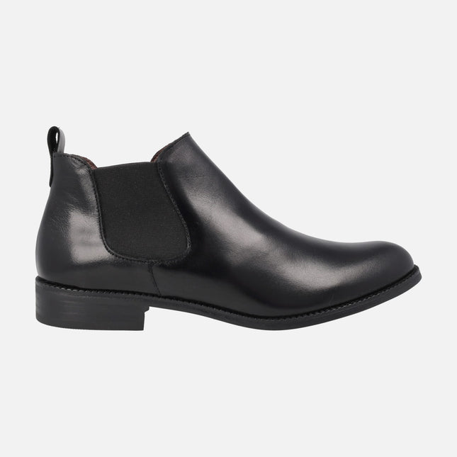 Low chelsea ankle boots in black leather