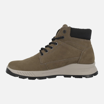 Men's sporty style boots with gore tex membrane