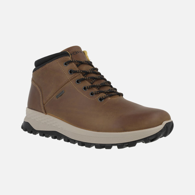 Botas de estilo deportivo en piel engrasada marron con Gore-tex