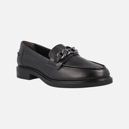 Mocasines negros de piel con adorno de cadena