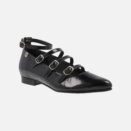 Ainhoa flats in black patent leather with adjustable buckled bracelets