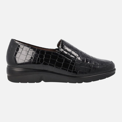 Comfort moccasins in croco patent leather with side elastics