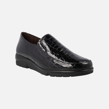 Comfort moccasins in croco patent leather with side elastics