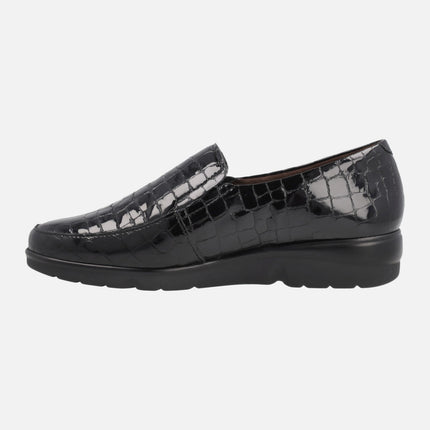 Comfort moccasins in croco patent leather with side elastics